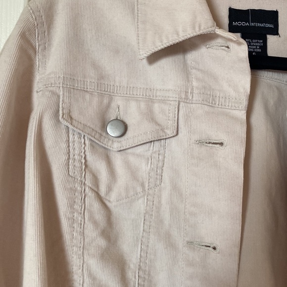 Woman's corduroy jacket - Picture 3 of 4